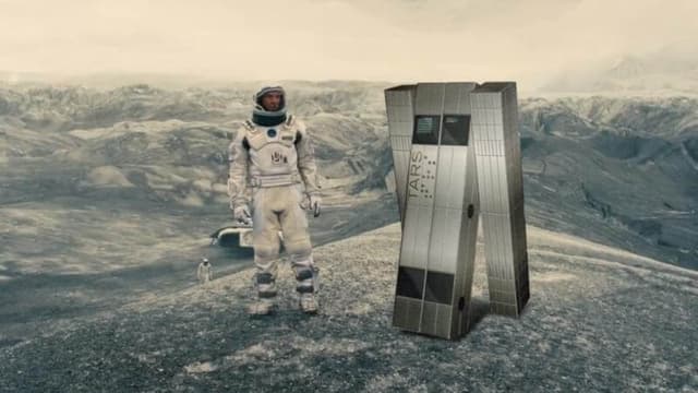 ¡El robot TARS de 'Interstellar' cobra vida en una asombrosa réplica en miniatura!
