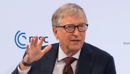 Bill Gates no propone religión basada en IA: Desmintiendo el mito